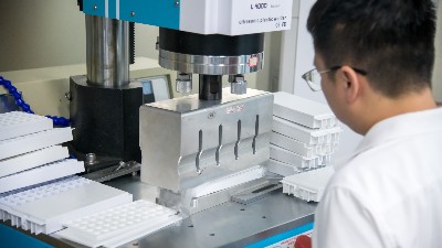 解決超聲波塑料焊接機(jī)焊接不均問(wèn)題